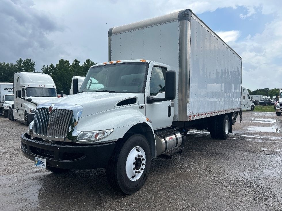 Medium Duty Box Truck-Light and Medium Duty Trucks-International-2020-MV607-Poplar Bluff-MO-61,184\n\t\tmiles-$ 63,500 - Image 3