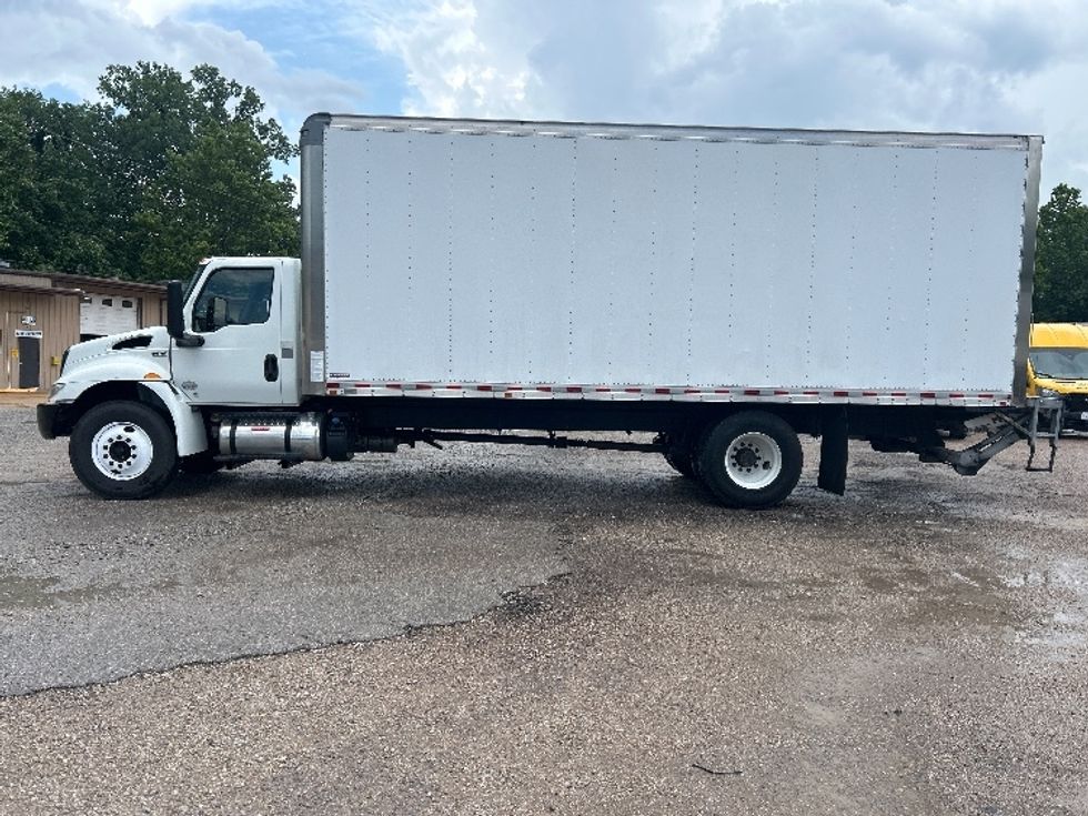 Medium Duty Box Truck-Light and Medium Duty Trucks-International-2020-MV607-Poplar Bluff-MO-61,184\n\t\tmiles-$ 63,500 - Image 4