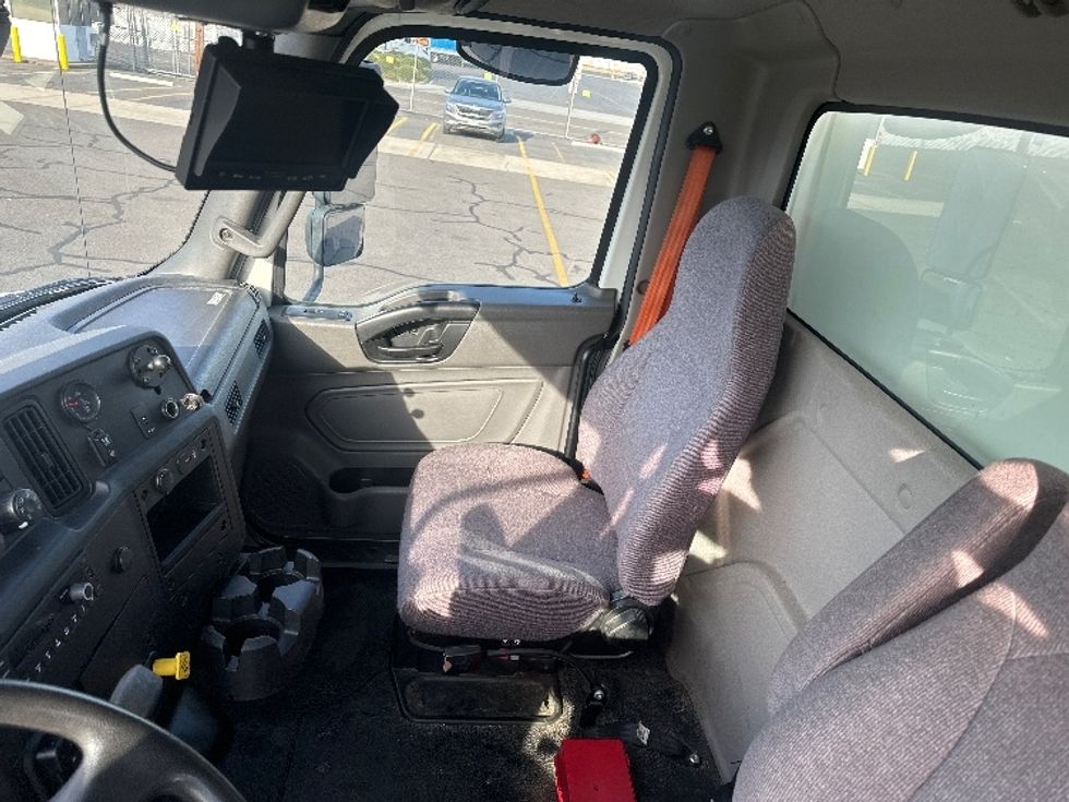 Medium Duty Box Truck-Light and Medium Duty Trucks-International-2020-MV607-Portland-OR-109,854\n\t\tmiles-$ 50,500 - Image 19