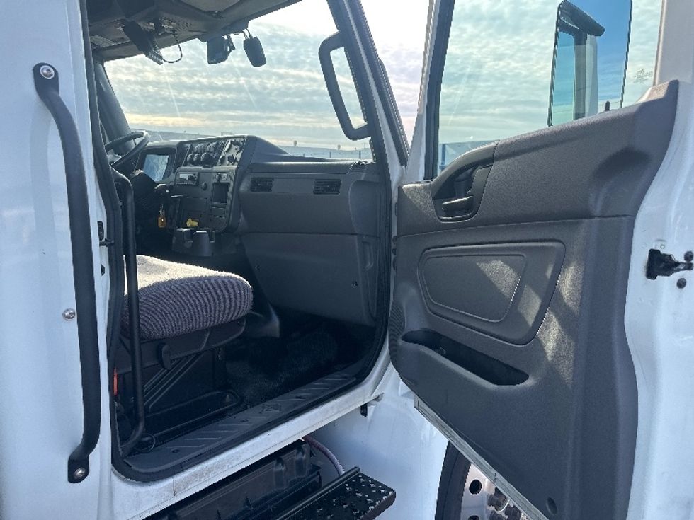 Medium Duty Box Truck-Light and Medium Duty Trucks-International-2020-MV607-Portland-OR-109,854\n\t\tmiles-$ 50,500 - Image 20