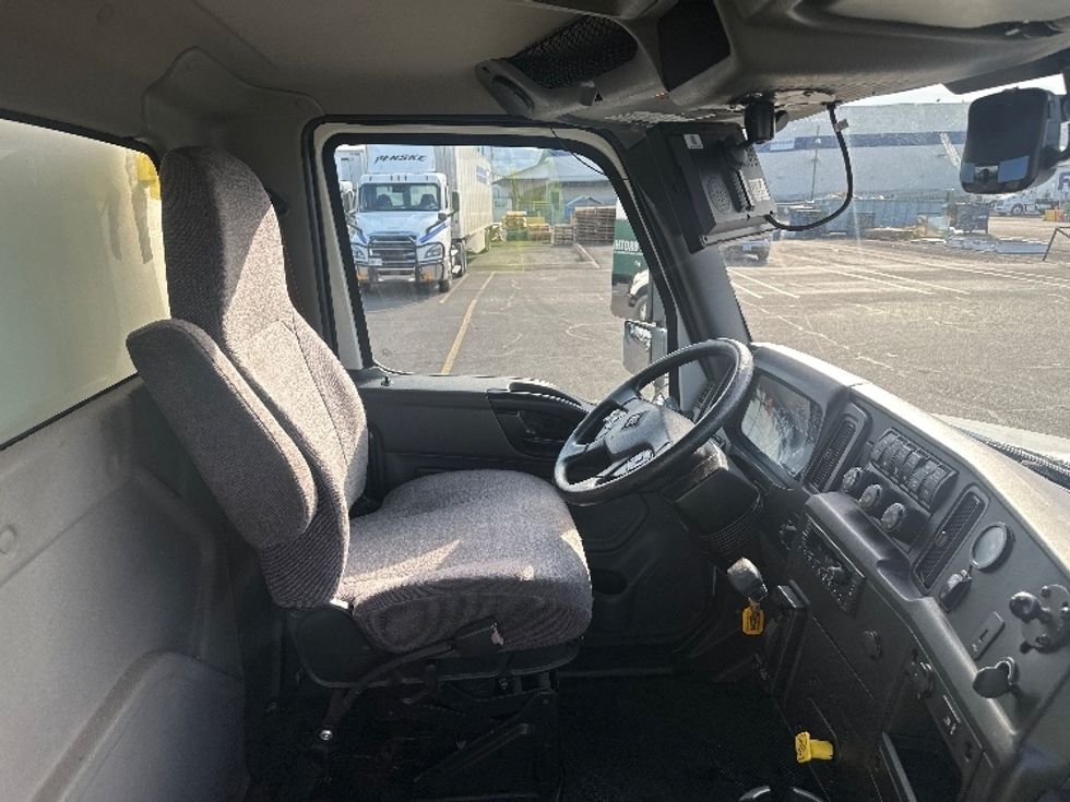 Medium Duty Box Truck-Light and Medium Duty Trucks-International-2020-MV607-Portland-OR-109,854\n\t\tmiles-$ 50,500 - Image 22