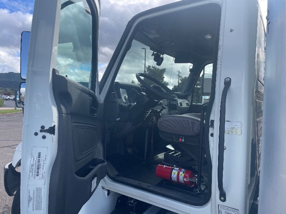 Medium Duty Box Truck-Light and Medium Duty Trucks-International-2020-MV607-Portland-OR-110,551\n\t\tmiles-$ 50,750 - Image 13