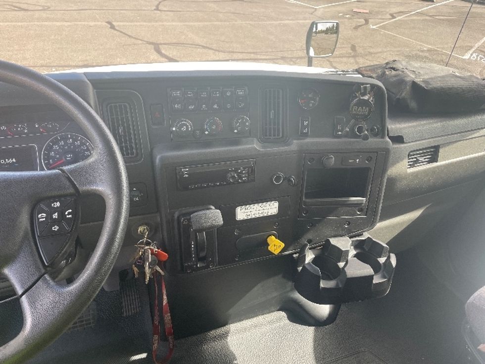 Medium Duty Box Truck-Light and Medium Duty Trucks-International-2020-MV607-Portland-OR-110,551\n\t\tmiles-$ 50,750 - Image 14