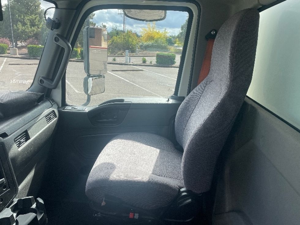 Medium Duty Box Truck-Light and Medium Duty Trucks-International-2020-MV607-Portland-OR-110,551\n\t\tmiles-$ 50,750 - Image 15