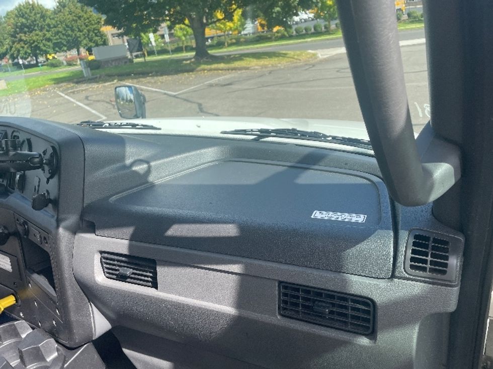 Medium Duty Box Truck-Light and Medium Duty Trucks-International-2020-MV607-Portland-OR-110,551\n\t\tmiles-$ 50,750 - Image 17