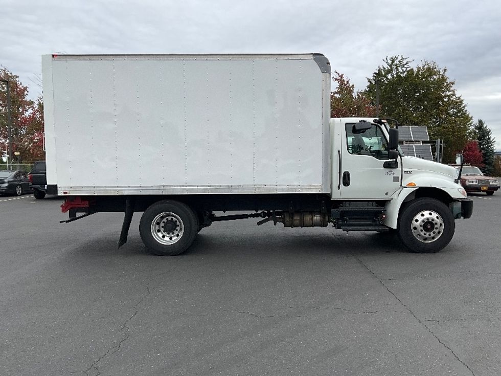 Medium Duty Box Truck-Light and Medium Duty Trucks-International-2020-MV607-Portland-OR-126,076\n\t\tmiles-$ 46,500 - Image 15