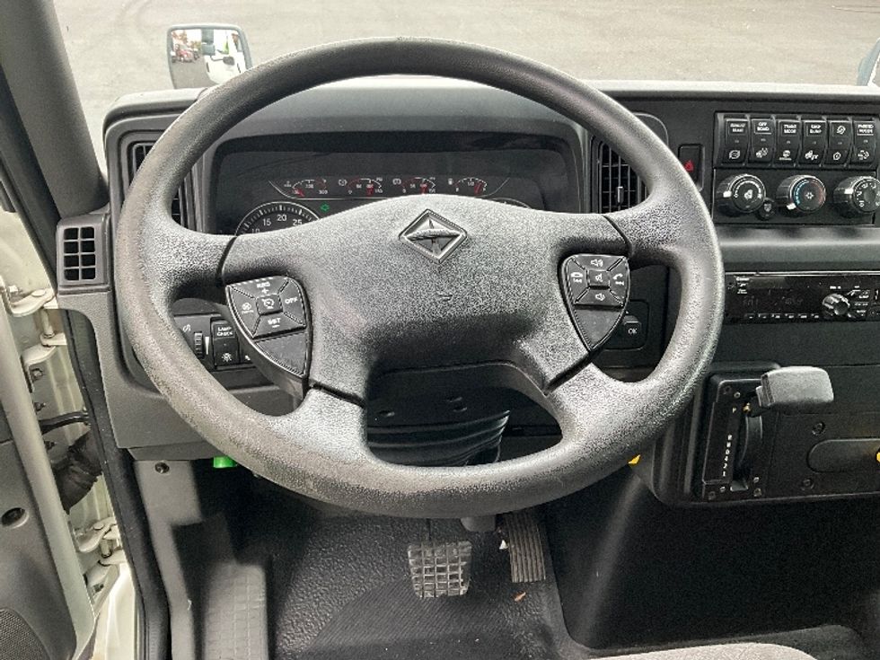 Medium Duty Box Truck-Light and Medium Duty Trucks-International-2020-MV607-Portland-OR-126,076\n\t\tmiles-$ 46,500 - Image 18