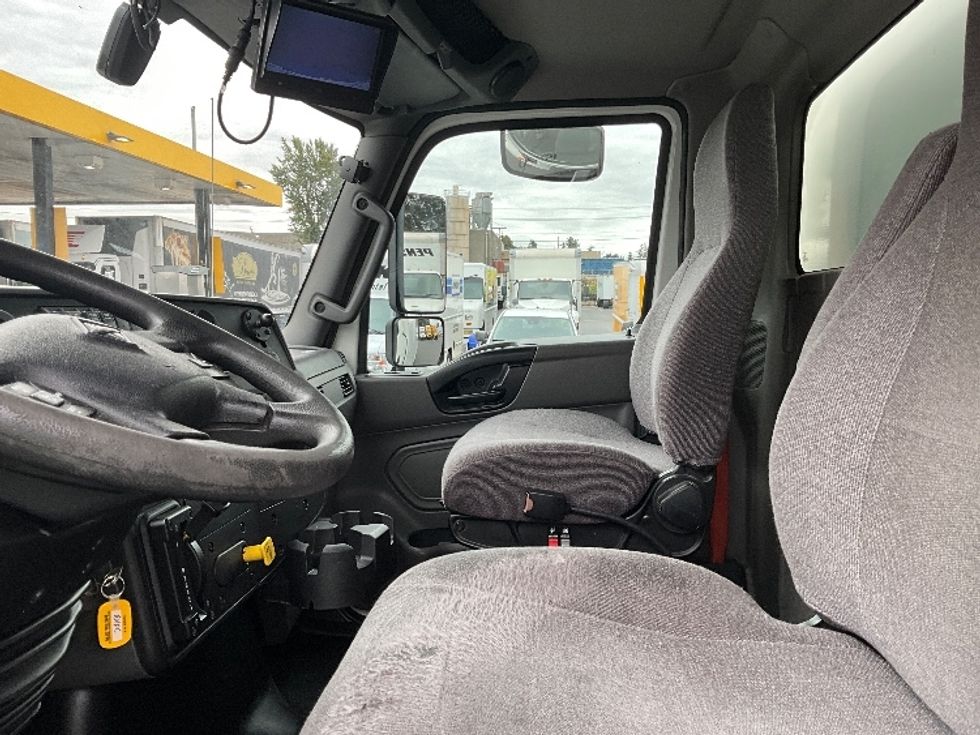 Medium Duty Box Truck-Light and Medium Duty Trucks-International-2020-MV607-Portland-OR-126,076\n\t\tmiles-$ 46,500 - Image 19