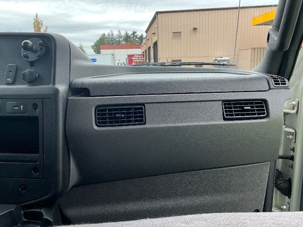 Medium Duty Box Truck-Light and Medium Duty Trucks-International-2020-MV607-Portland-OR-126,076\n\t\tmiles-$ 46,500 - Image 21