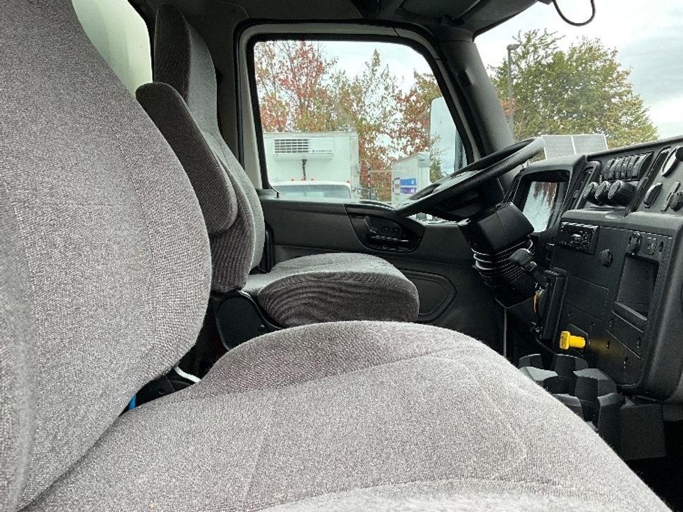 Medium Duty Box Truck-Light and Medium Duty Trucks-International-2020-MV607-Portland-OR-126,076\n\t\tmiles-$ 46,500 - Image 22