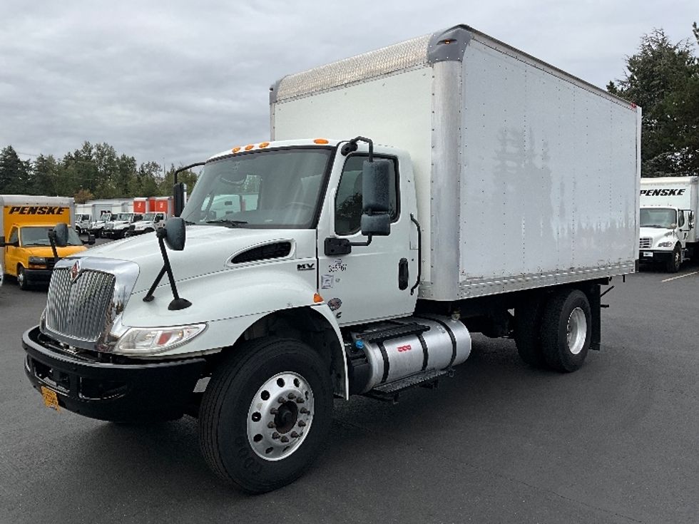 Medium Duty Box Truck-Light and Medium Duty Trucks-International-2020-MV607-Portland-OR-126,076\n\t\tmiles-$ 46,500 - Image 3