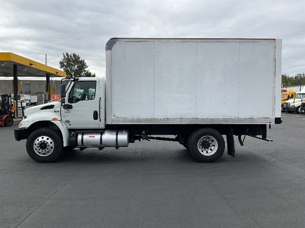 Medium Duty Box Truck-Light and Medium Duty Trucks-International-2020-MV607-Portland-OR-126,076\n\t\tmiles-$ 46,500 - Image 4