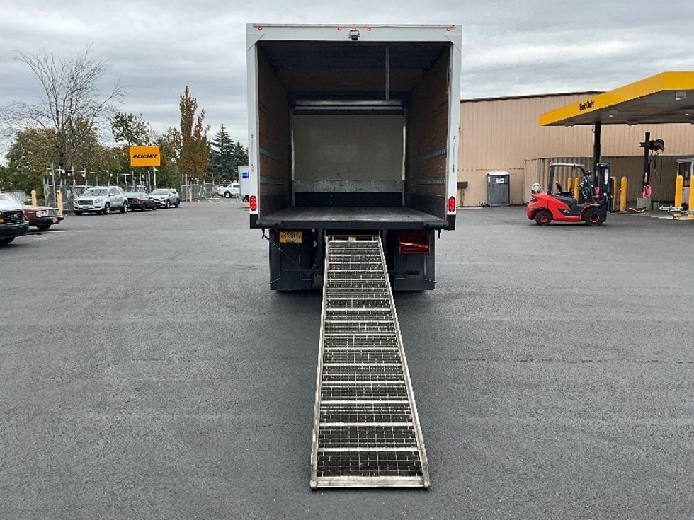 Medium Duty Box Truck-Light and Medium Duty Trucks-International-2020-MV607-Portland-OR-126,076\n\t\tmiles-$ 46,500 - Image 9