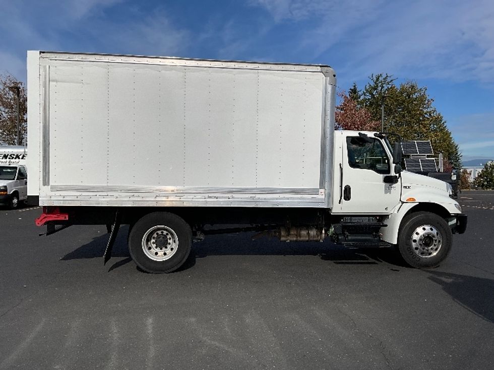 Medium Duty Box Truck-Light and Medium Duty Trucks-International-2020-MV607-Portland-OR-126,609\n\t\tmiles-$ 46,500 - Image 15