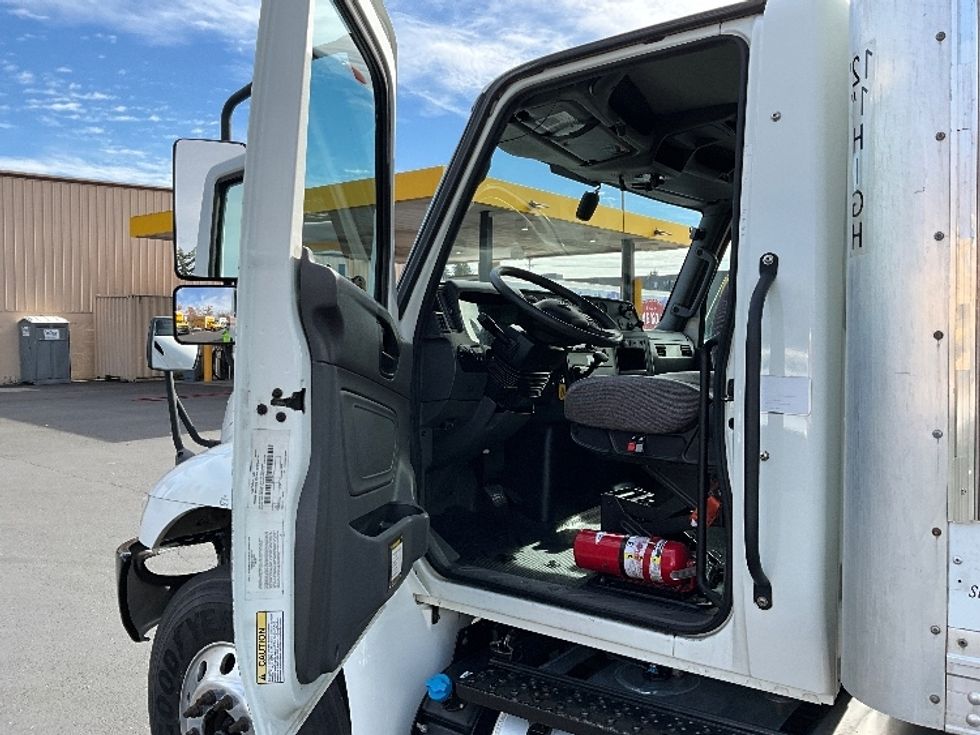 Medium Duty Box Truck-Light and Medium Duty Trucks-International-2020-MV607-Portland-OR-126,609\n\t\tmiles-$ 46,500 - Image 16