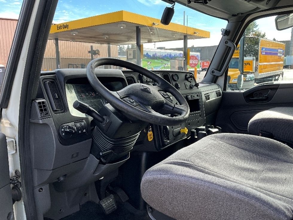 Medium Duty Box Truck-Light and Medium Duty Trucks-International-2020-MV607-Portland-OR-126,609\n\t\tmiles-$ 46,500 - Image 17