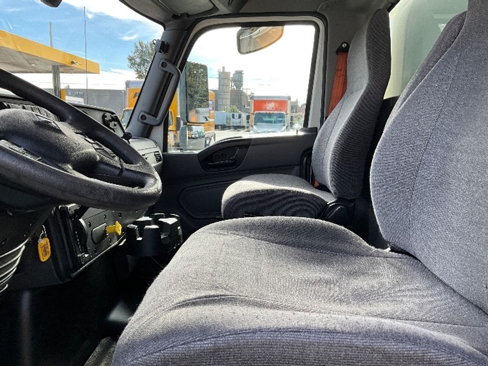 Medium Duty Box Truck-Light and Medium Duty Trucks-International-2020-MV607-Portland-OR-126,609\n\t\tmiles-$ 46,500 - Image 19