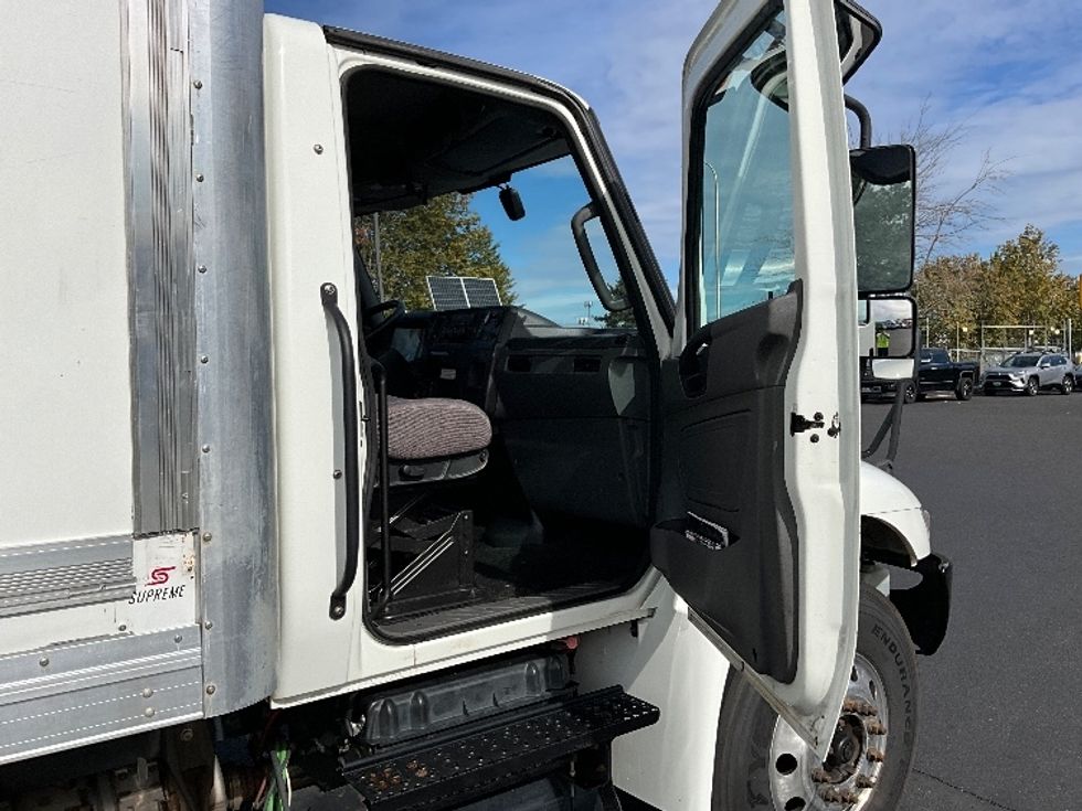 Medium Duty Box Truck-Light and Medium Duty Trucks-International-2020-MV607-Portland-OR-126,609\n\t\tmiles-$ 46,500 - Image 20