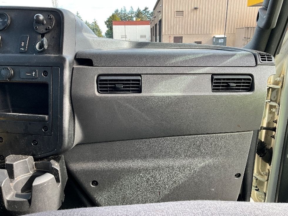 Medium Duty Box Truck-Light and Medium Duty Trucks-International-2020-MV607-Portland-OR-126,609\n\t\tmiles-$ 46,500 - Image 21