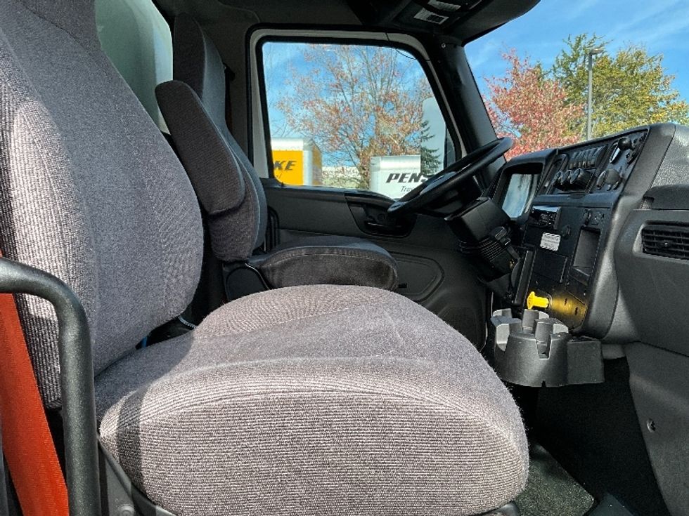 Medium Duty Box Truck-Light and Medium Duty Trucks-International-2020-MV607-Portland-OR-126,609\n\t\tmiles-$ 46,500 - Image 22