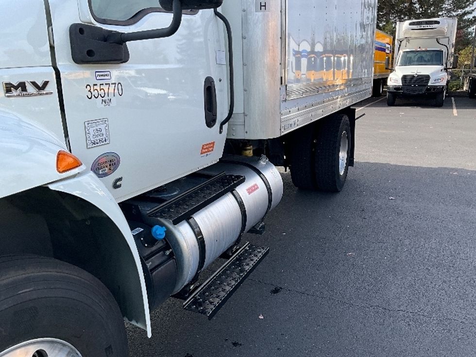 Medium Duty Box Truck-Light and Medium Duty Trucks-International-2020-MV607-Portland-OR-126,609\n\t\tmiles-$ 46,500 - Image 28