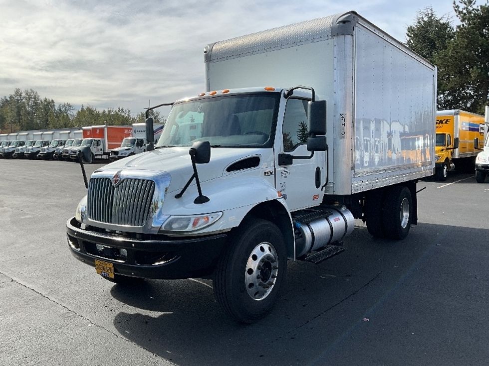 Medium Duty Box Truck-Light and Medium Duty Trucks-International-2020-MV607-Portland-OR-126,609\n\t\tmiles-$ 46,500 - Image 3
