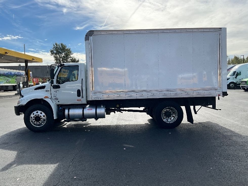 Medium Duty Box Truck-Light and Medium Duty Trucks-International-2020-MV607-Portland-OR-126,609\n\t\tmiles-$ 46,500 - Image 4