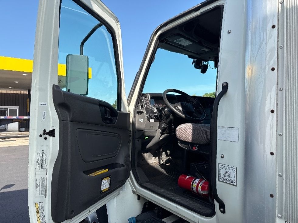 Medium Duty Box Truck-Light and Medium Duty Trucks-International-2020-MV607-Portland-OR-129,896\n\t\tmiles-$ 48,500 - Image 16