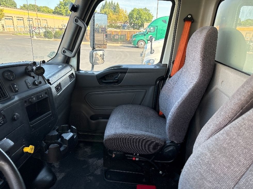 Medium Duty Box Truck-Light and Medium Duty Trucks-International-2020-MV607-Portland-OR-129,896\n\t\tmiles-$ 48,500 - Image 19