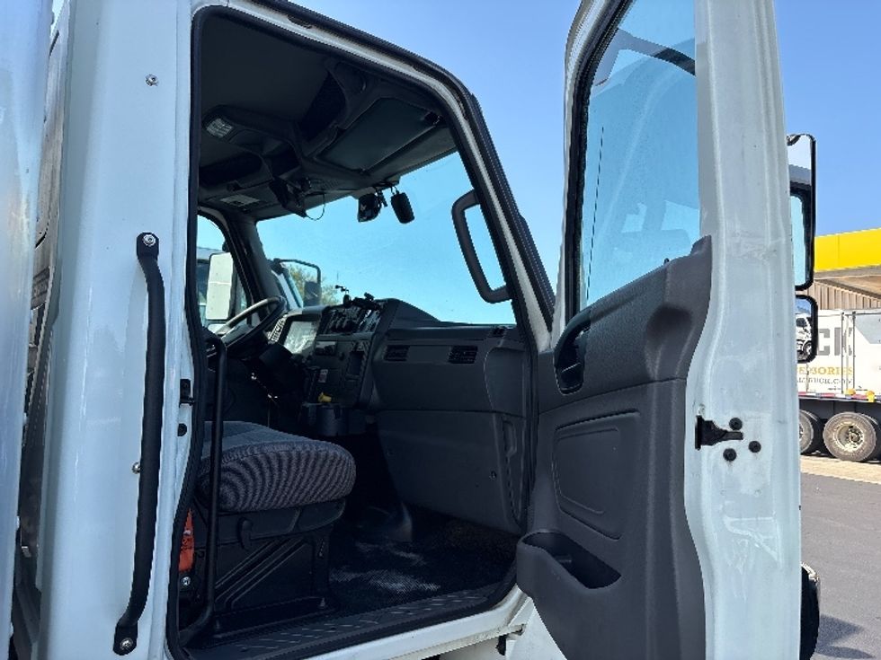 Medium Duty Box Truck-Light and Medium Duty Trucks-International-2020-MV607-Portland-OR-129,896\n\t\tmiles-$ 48,500 - Image 20