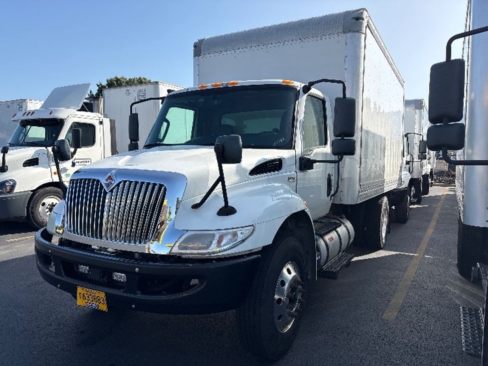 Medium Duty Box Truck-Light and Medium Duty Trucks-International-2020-MV607-Portland-OR-129,896\n\t\tmiles-$ 48,500 - Image 3