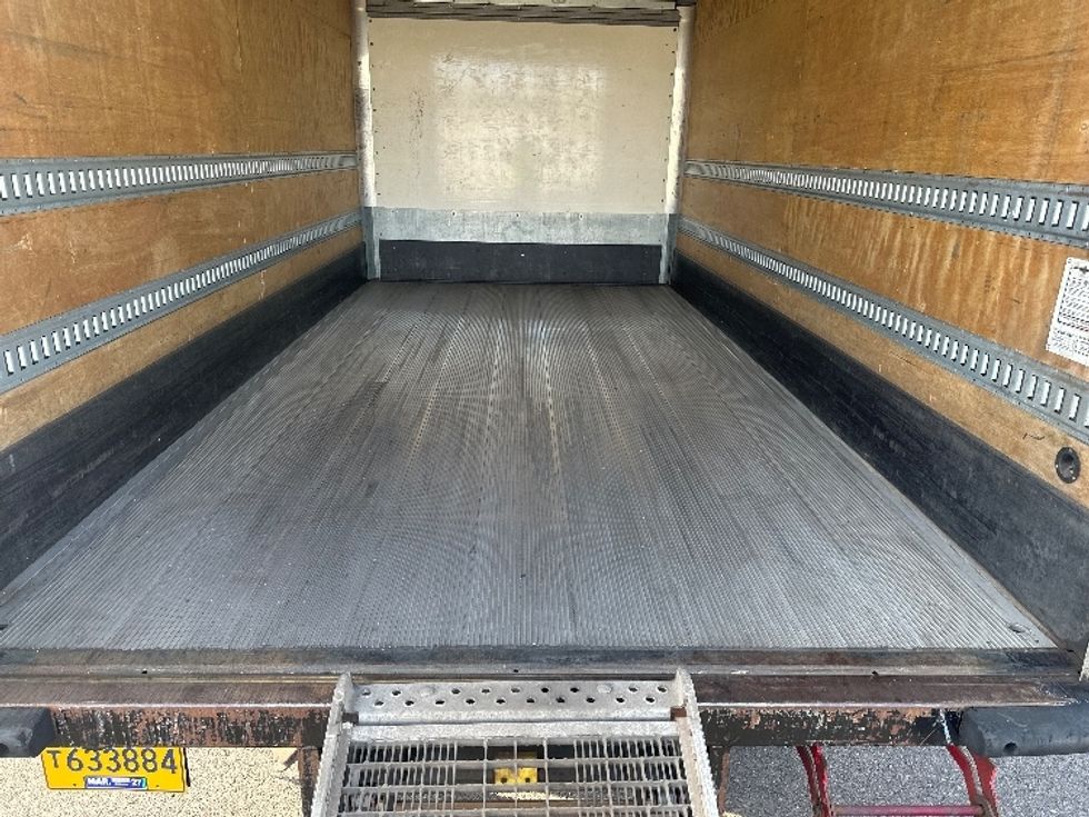 Medium Duty Box Truck-Light and Medium Duty Trucks-International-2020-MV607-Portland-OR-132,753\n\t\tmiles-$ 46,000 - Image 10