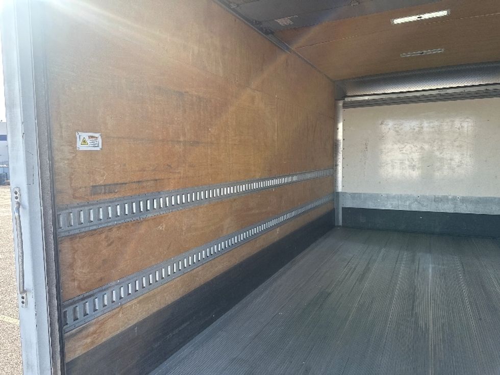 Medium Duty Box Truck-Light and Medium Duty Trucks-International-2020-MV607-Portland-OR-132,753\n\t\tmiles-$ 46,000 - Image 11