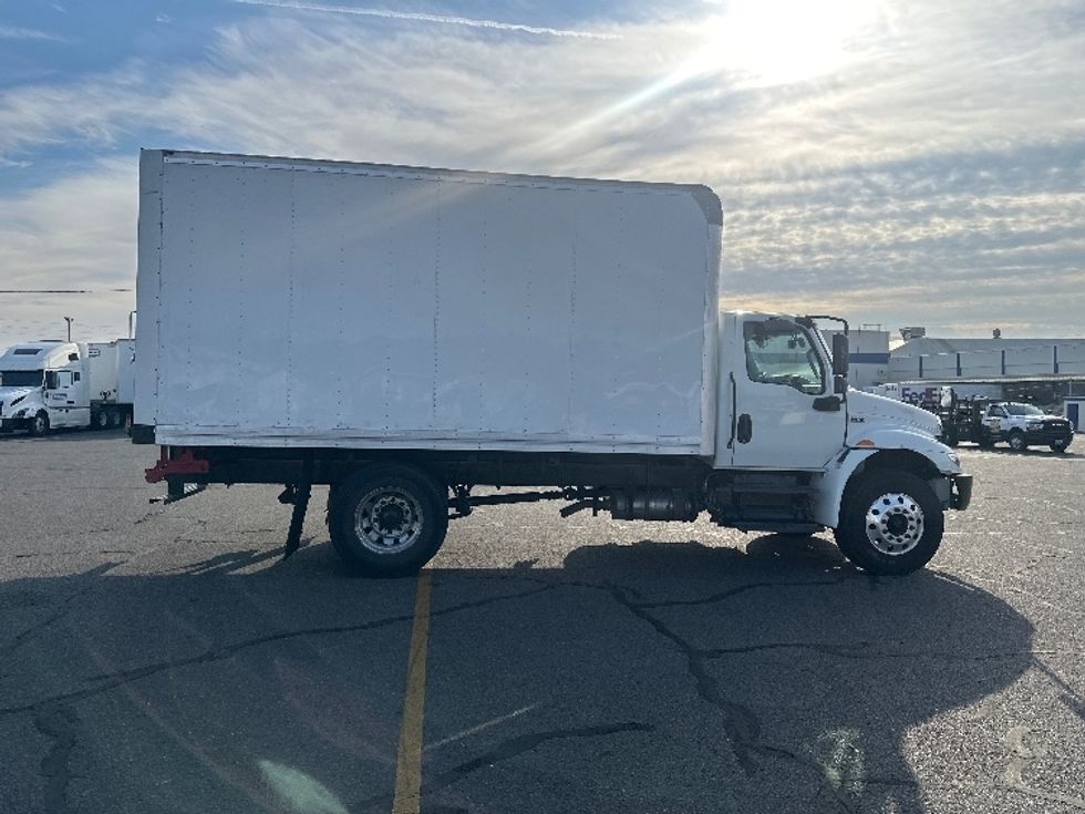 Medium Duty Box Truck-Light and Medium Duty Trucks-International-2020-MV607-Portland-OR-132,753\n\t\tmiles-$ 46,000 - Image 15