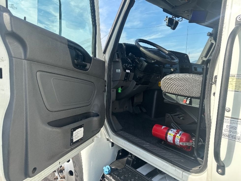 Medium Duty Box Truck-Light and Medium Duty Trucks-International-2020-MV607-Portland-OR-132,753\n\t\tmiles-$ 46,000 - Image 16