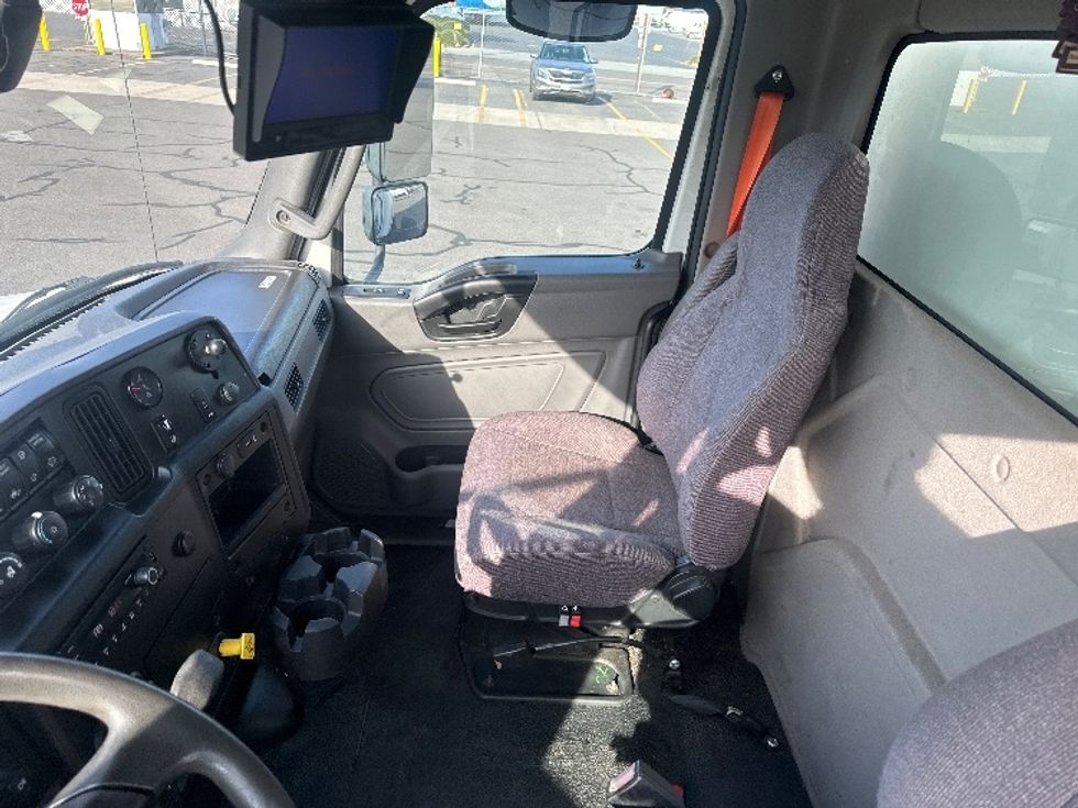 Medium Duty Box Truck-Light and Medium Duty Trucks-International-2020-MV607-Portland-OR-132,753\n\t\tmiles-$ 46,000 - Image 19