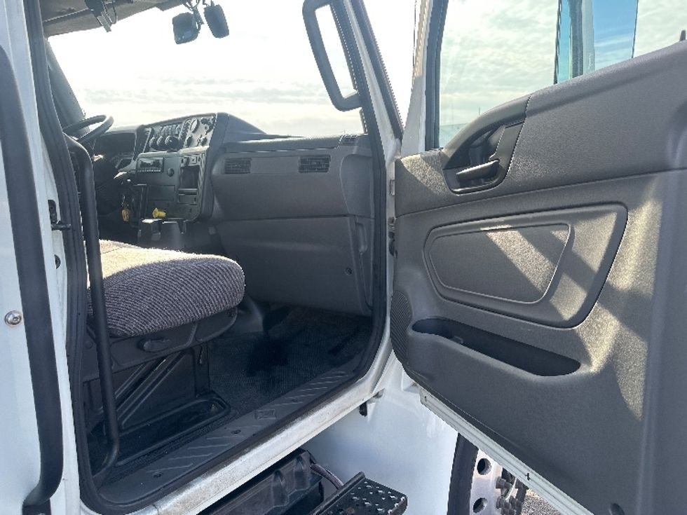 Medium Duty Box Truck-Light and Medium Duty Trucks-International-2020-MV607-Portland-OR-132,753\n\t\tmiles-$ 46,000 - Image 20
