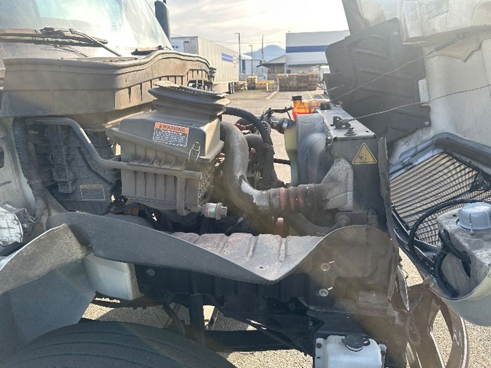 Medium Duty Box Truck-Light and Medium Duty Trucks-International-2020-MV607-Portland-OR-132,753\n\t\tmiles-$ 46,000 - Image 23