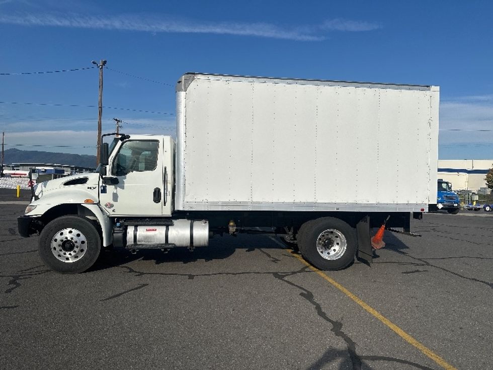 Medium Duty Box Truck-Light and Medium Duty Trucks-International-2020-MV607-Portland-OR-132,753\n\t\tmiles-$ 46,000 - Image 4