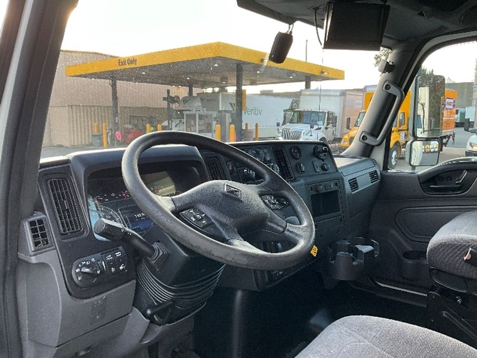 Medium Duty Box Truck-Light and Medium Duty Trucks-International-2020-MV607-Portland-OR-142,945\n\t\tmiles-$ 44,750 - Image 17