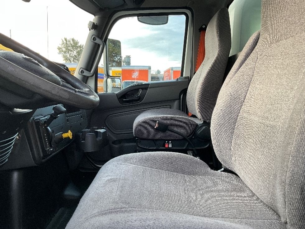 Medium Duty Box Truck-Light and Medium Duty Trucks-International-2020-MV607-Portland-OR-142,945\n\t\tmiles-$ 44,750 - Image 19