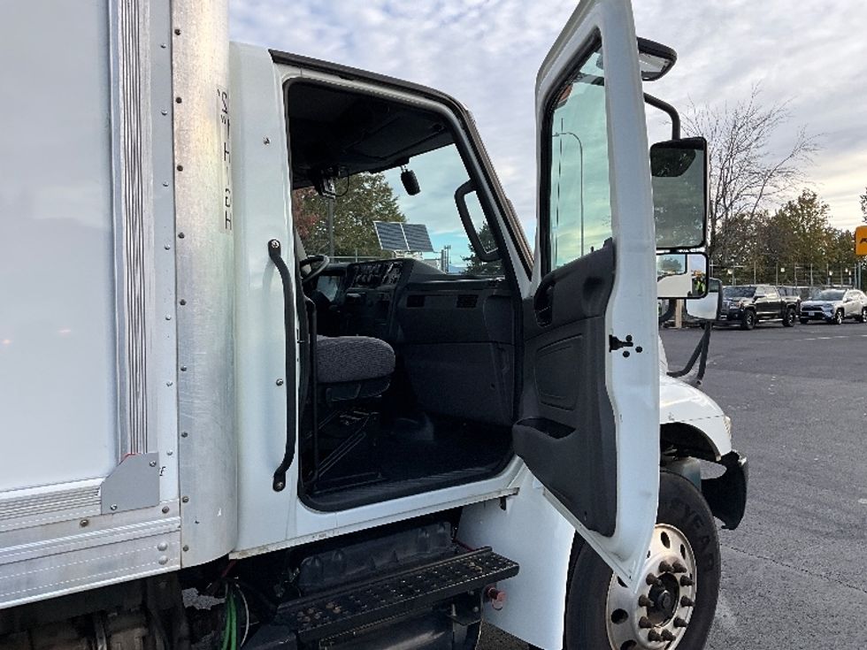 Medium Duty Box Truck-Light and Medium Duty Trucks-International-2020-MV607-Portland-OR-142,945\n\t\tmiles-$ 44,750 - Image 20