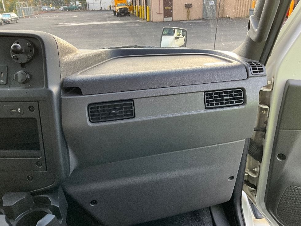 Medium Duty Box Truck-Light and Medium Duty Trucks-International-2020-MV607-Portland-OR-142,945\n\t\tmiles-$ 44,750 - Image 21