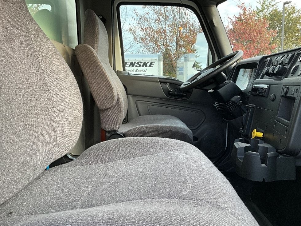 Medium Duty Box Truck-Light and Medium Duty Trucks-International-2020-MV607-Portland-OR-142,945\n\t\tmiles-$ 44,750 - Image 22