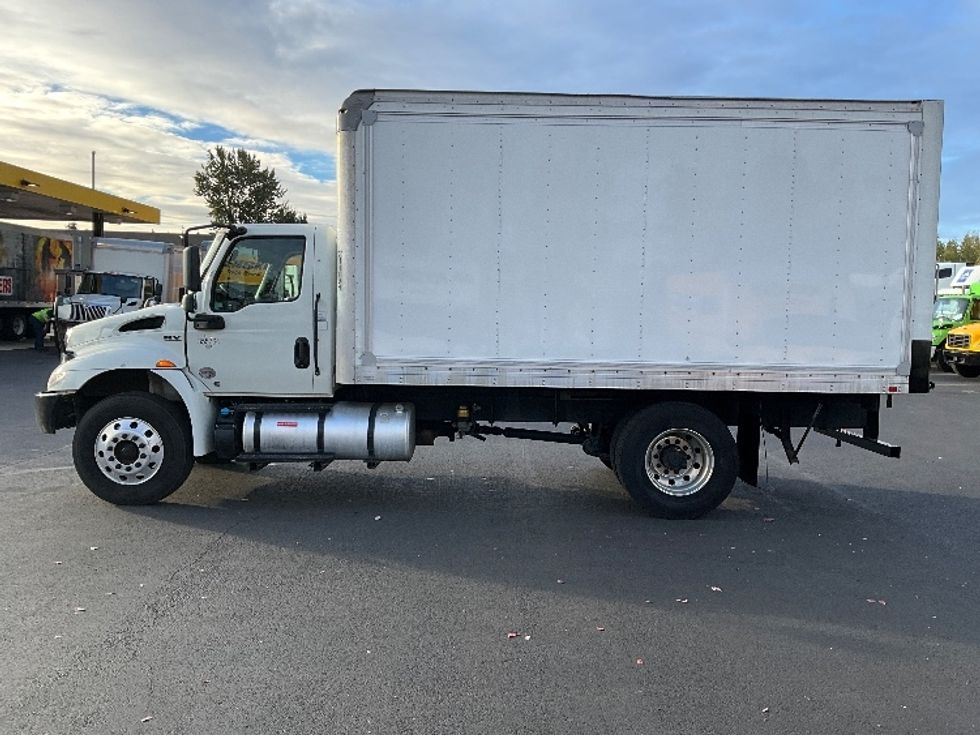 Medium Duty Box Truck-Light and Medium Duty Trucks-International-2020-MV607-Portland-OR-142,945\n\t\tmiles-$ 44,750 - Image 4