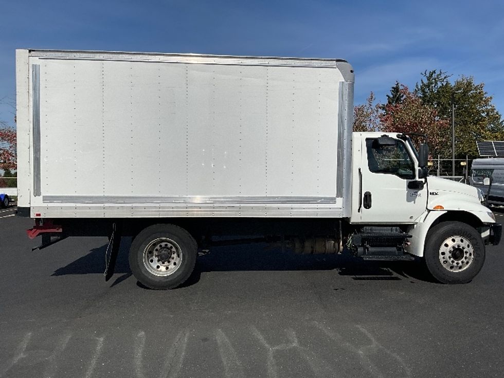 Medium Duty Box Truck-Light and Medium Duty Trucks-International-2020-MV607-Portland-OR-145,285\n\t\tmiles-$ 44,500 - Image 15