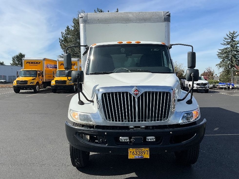 Medium Duty Box Truck-Light and Medium Duty Trucks-International-2020-MV607-Portland-OR-145,285\n\t\tmiles-$ 44,500 - Image 2