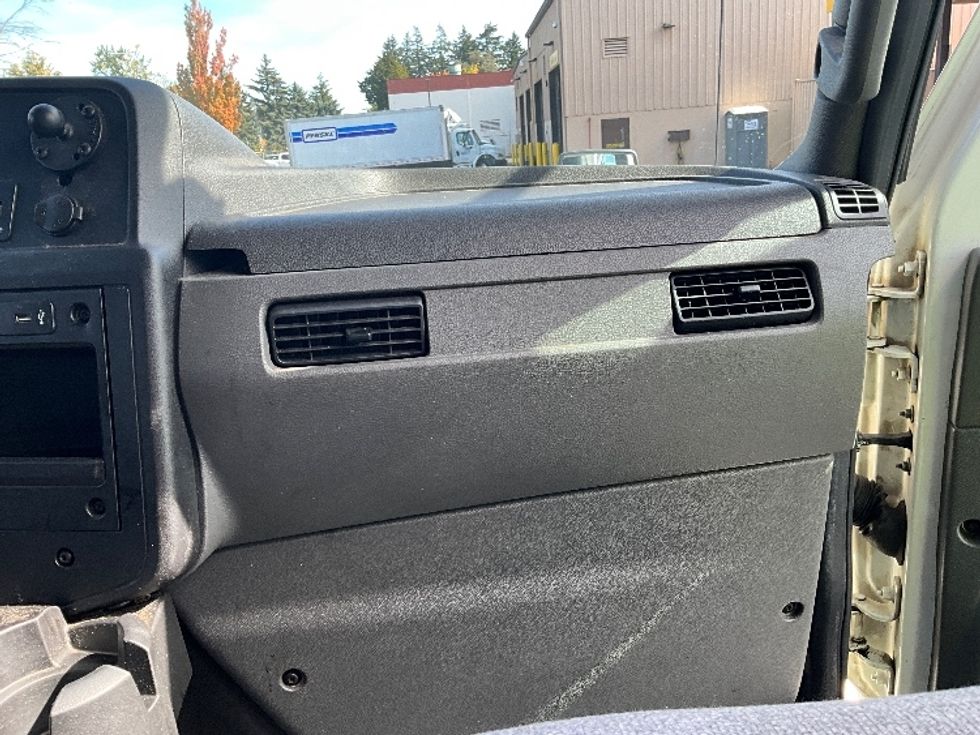 Medium Duty Box Truck-Light and Medium Duty Trucks-International-2020-MV607-Portland-OR-145,285\n\t\tmiles-$ 44,500 - Image 21