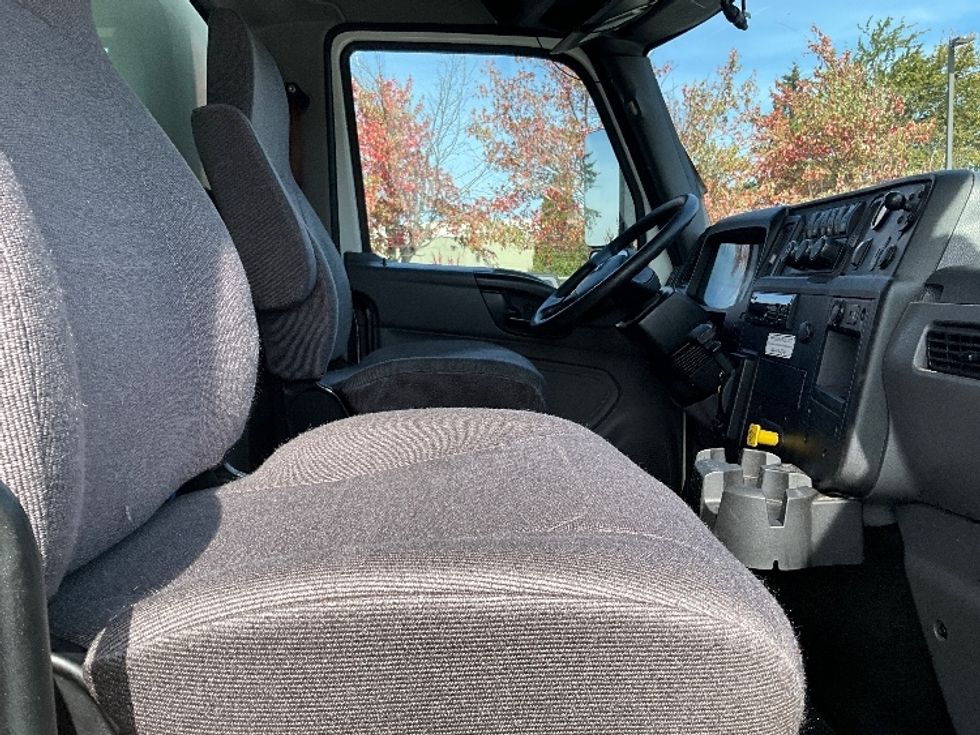 Medium Duty Box Truck-Light and Medium Duty Trucks-International-2020-MV607-Portland-OR-145,285\n\t\tmiles-$ 44,500 - Image 22