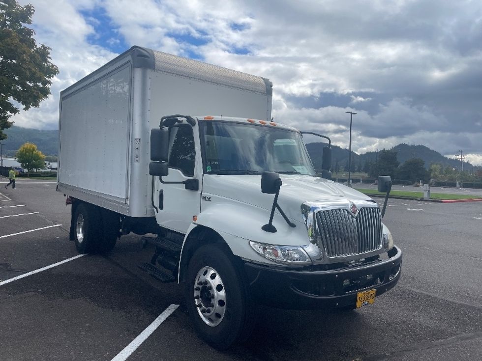 Medium Duty Box Truck-Light and Medium Duty Trucks-International-2020-MV607-Portland-OR-145,600\n\t\tmiles-$ 46,500 - Image 1